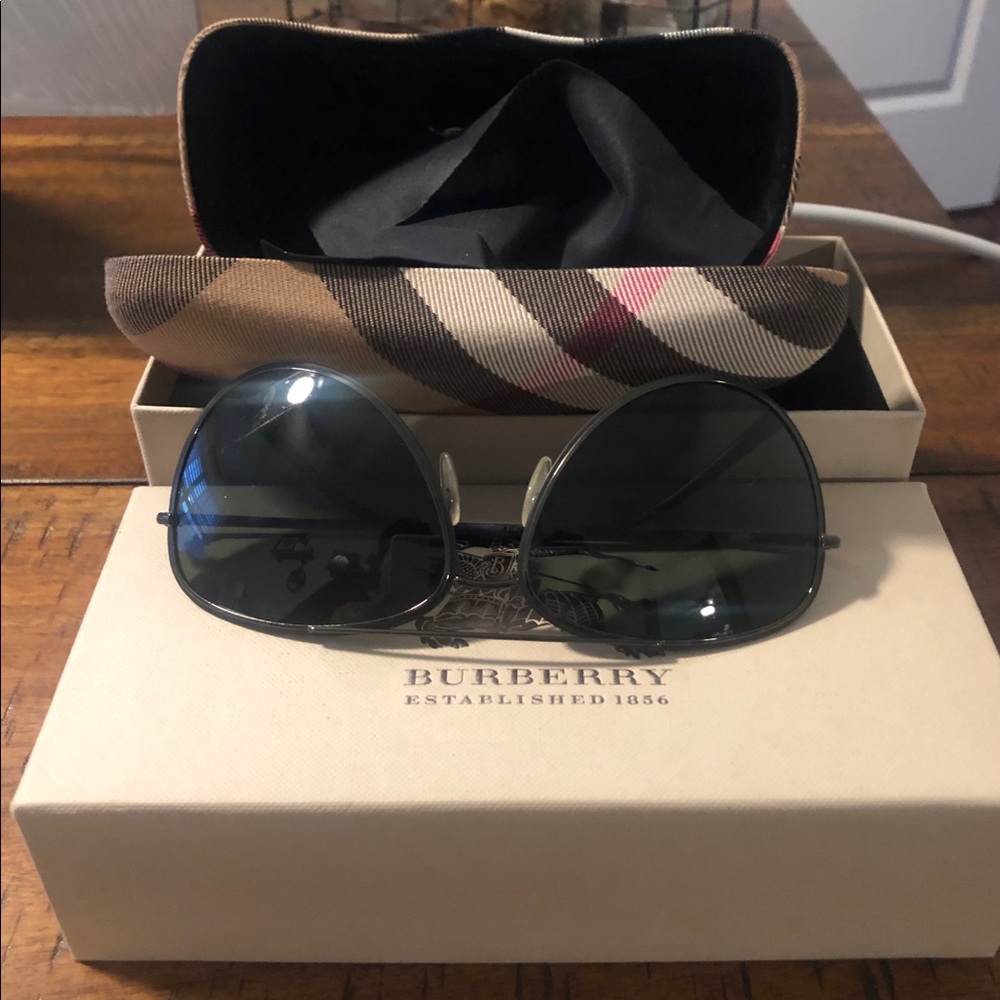 Burberry sunglasses with case, box and tags